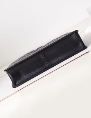 Chanel AS4038 Shoulder Bag - Image 3