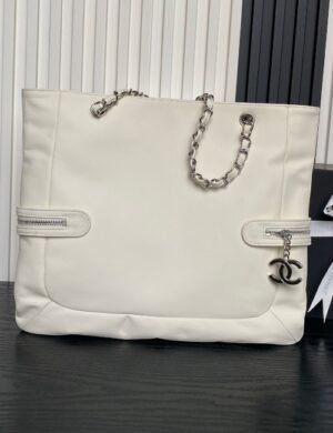 Chanel Lumivère Essence Carryall - Image 1